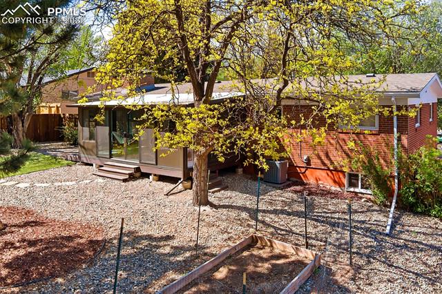 1107 Parkview Boulevard