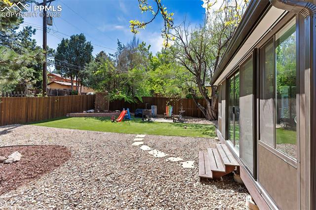 1107 Parkview Boulevard