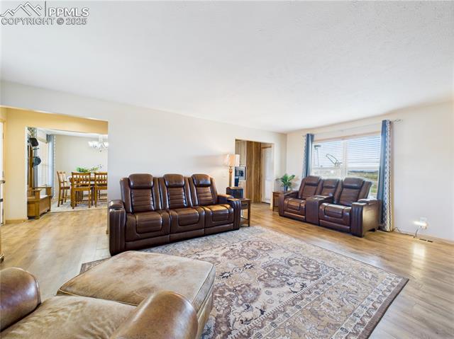 849 E Woodleaf Drive