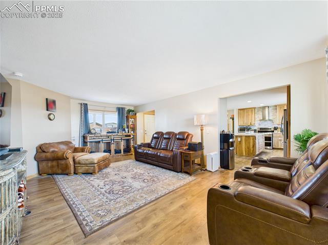 849 E Woodleaf Drive