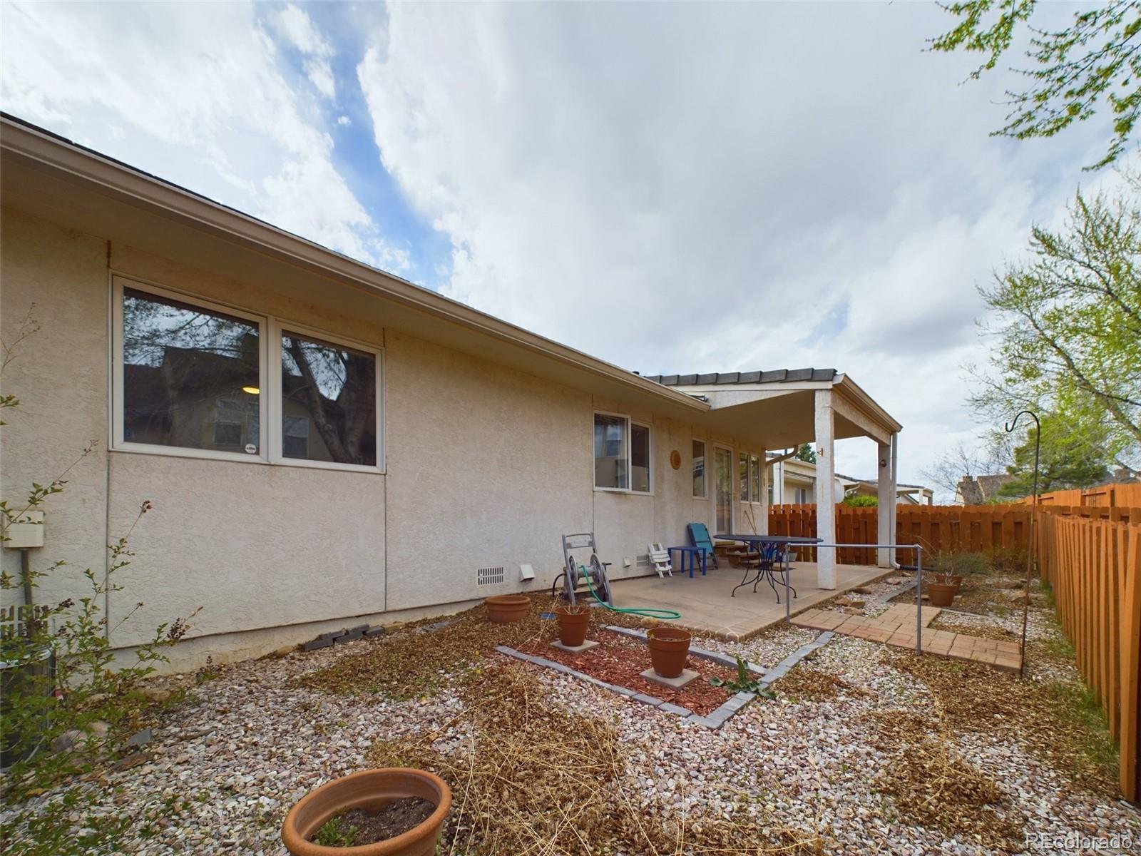 860 Loma Point