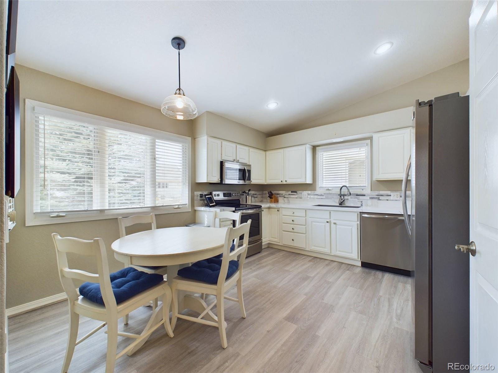 860 Loma Point