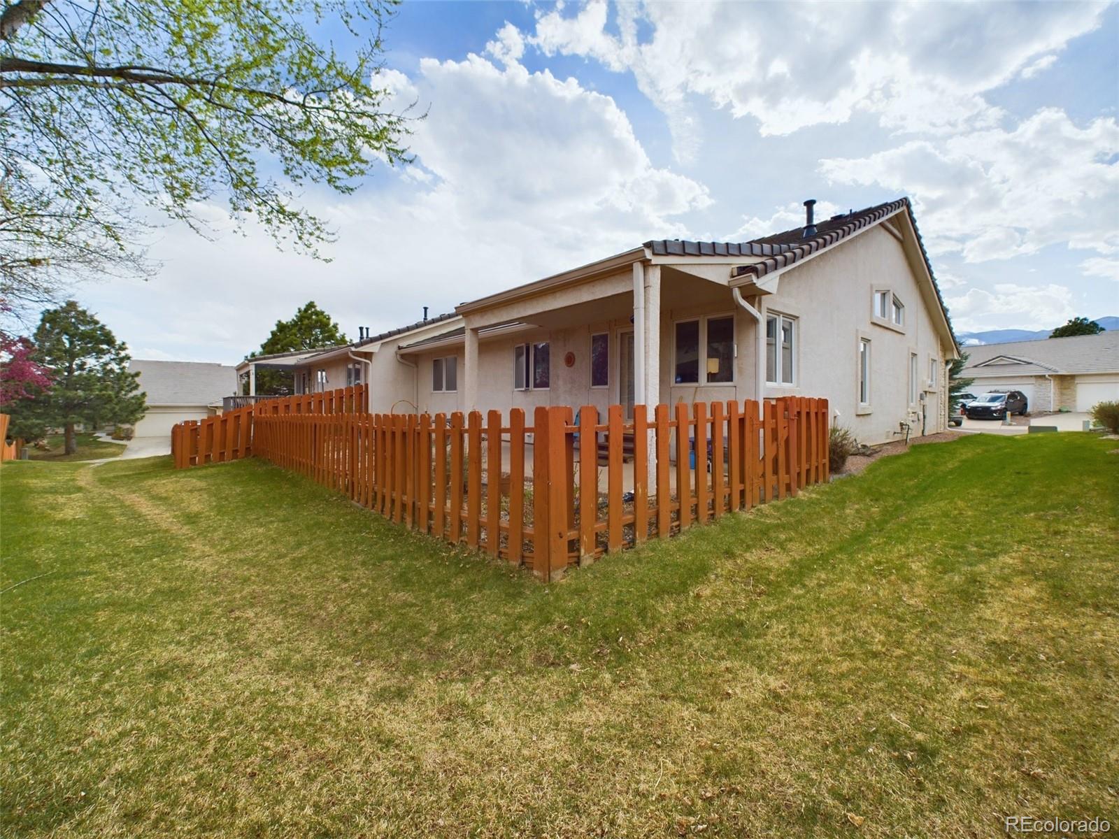 860 Loma Point