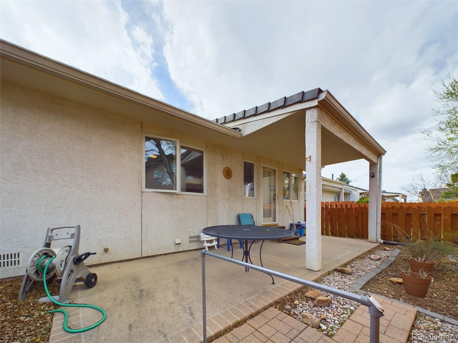 860 Loma Point