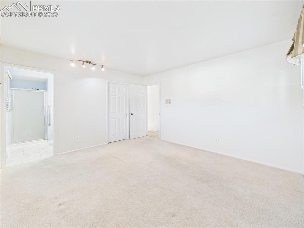 2210 Greenwich Circle