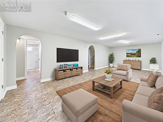 2210 Greenwich Circle