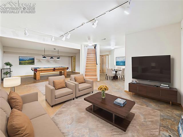 8 Luxury Lane