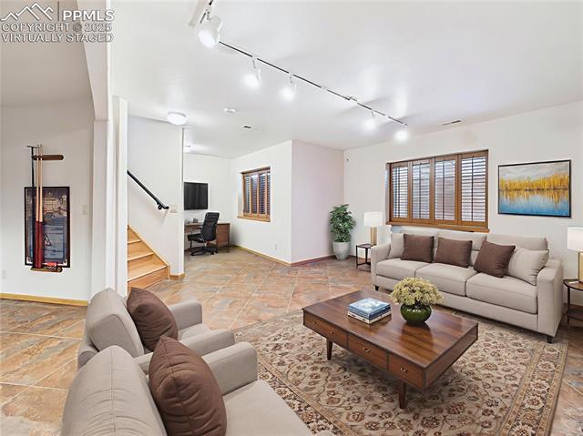 8 Luxury Lane