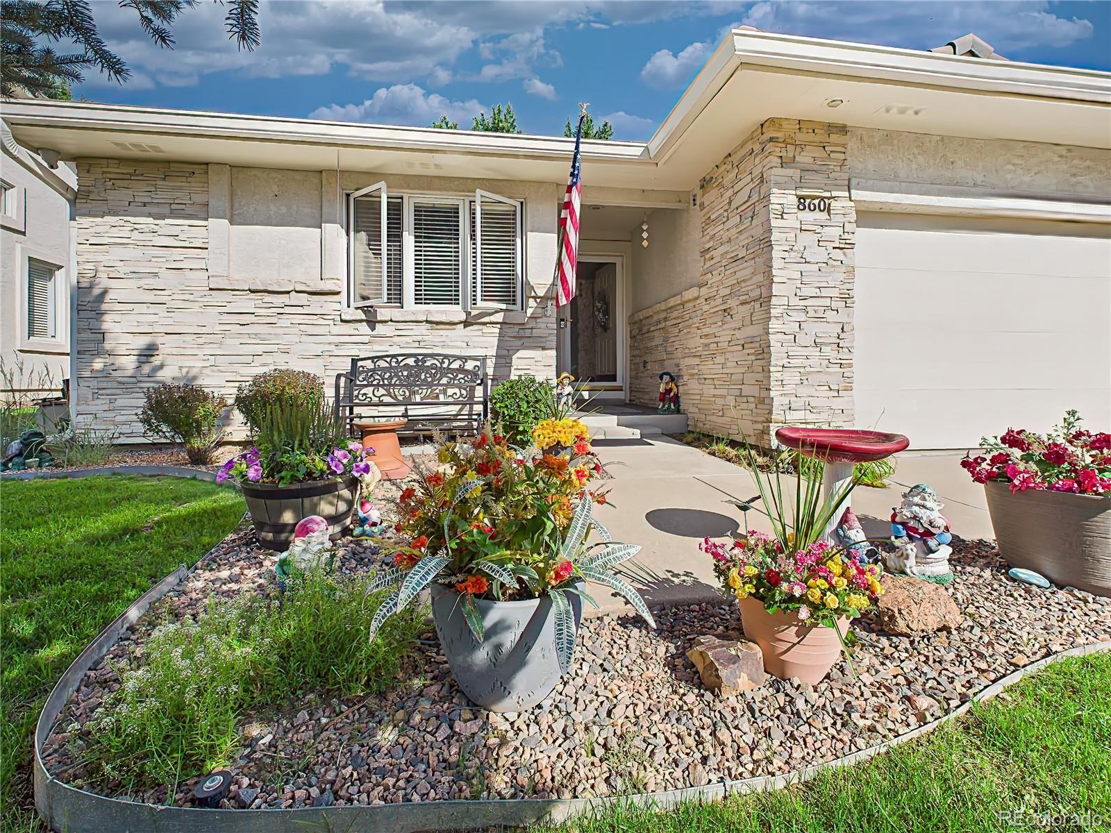 860 Loma Point