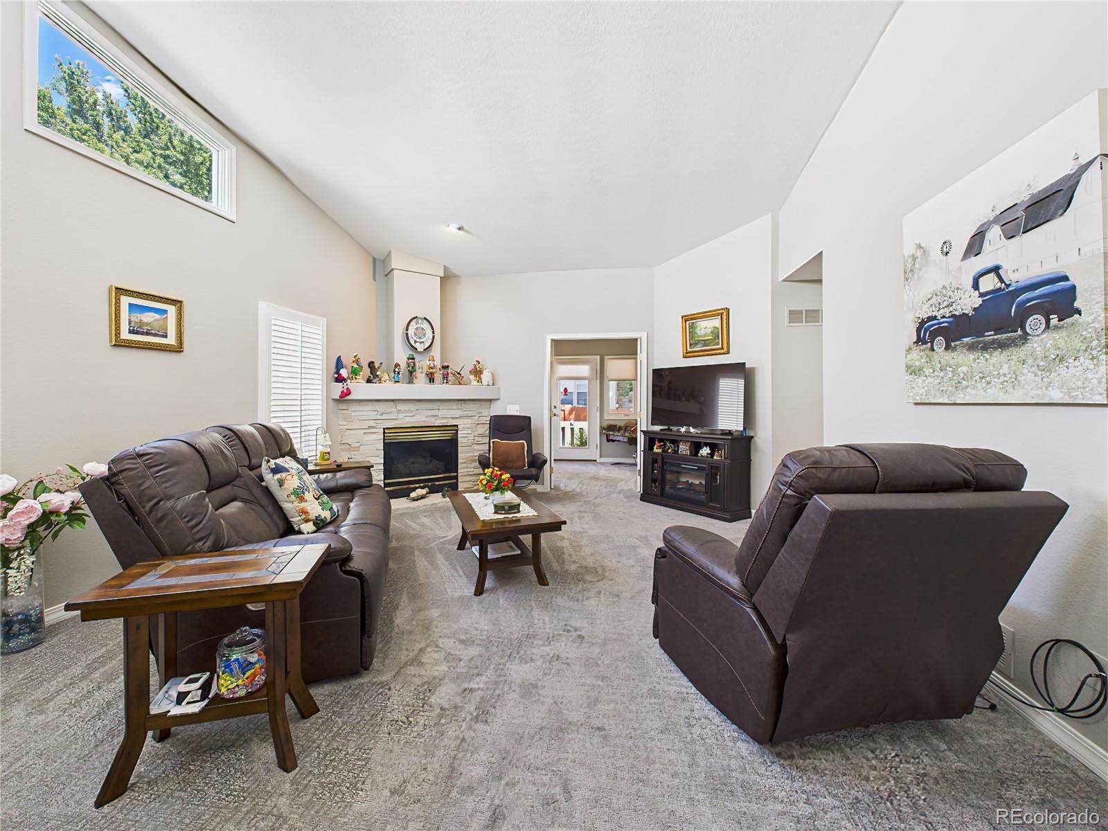 860 Loma Point