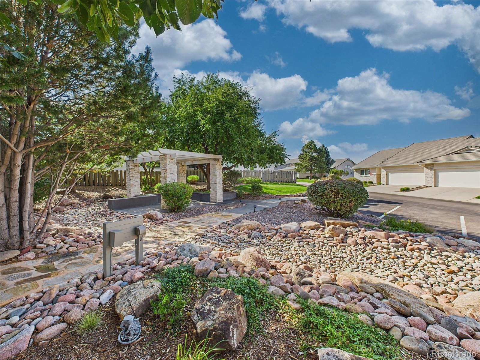 860 Loma Point