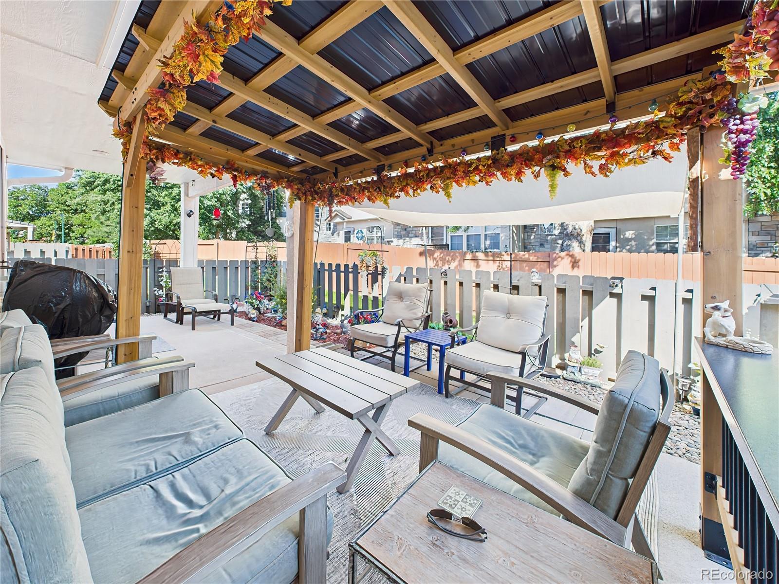 860 Loma Point