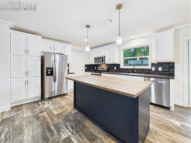 290 E Kipling Drive