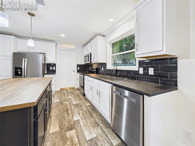 290 E Kipling Drive