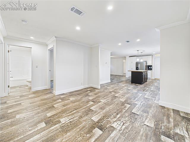 290 E Kipling Drive
