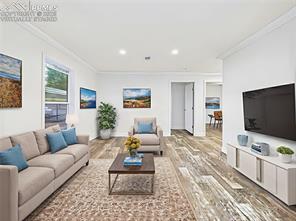290 E Kipling Drive