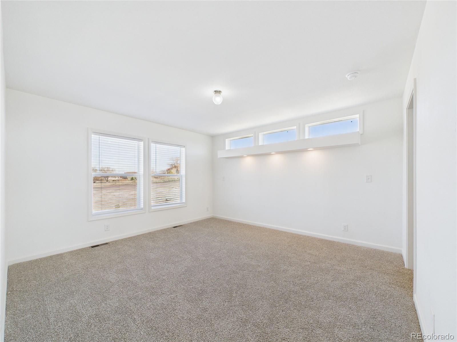 964 S Greenway Avenue