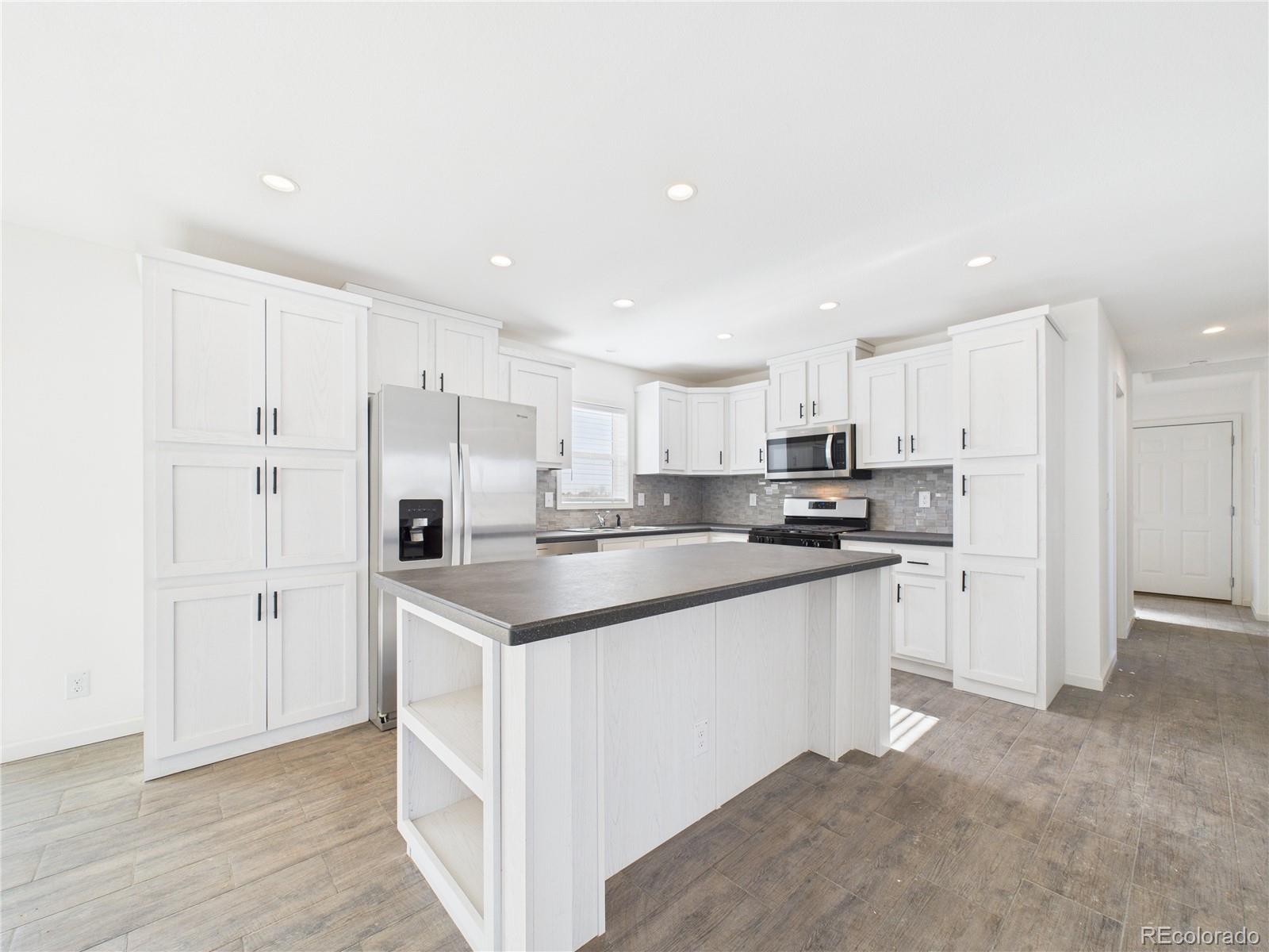 964 S Greenway Avenue