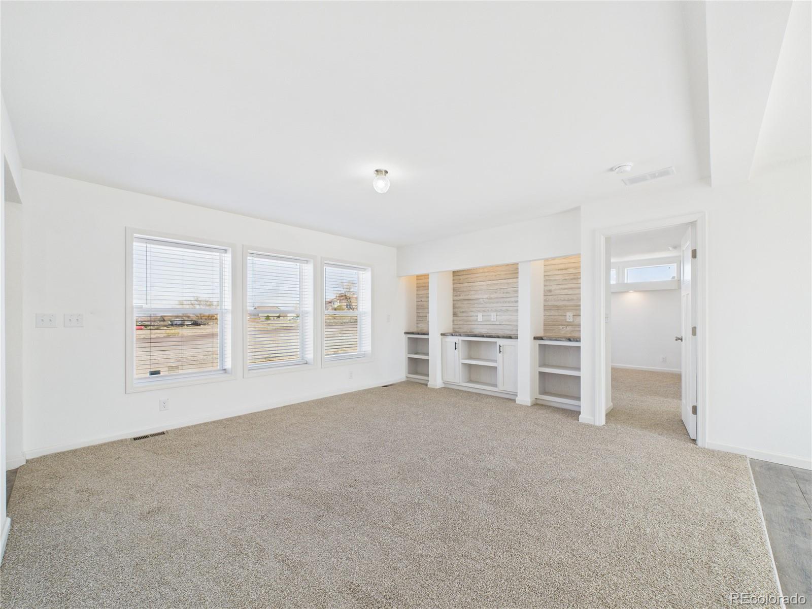 964 S Greenway Avenue