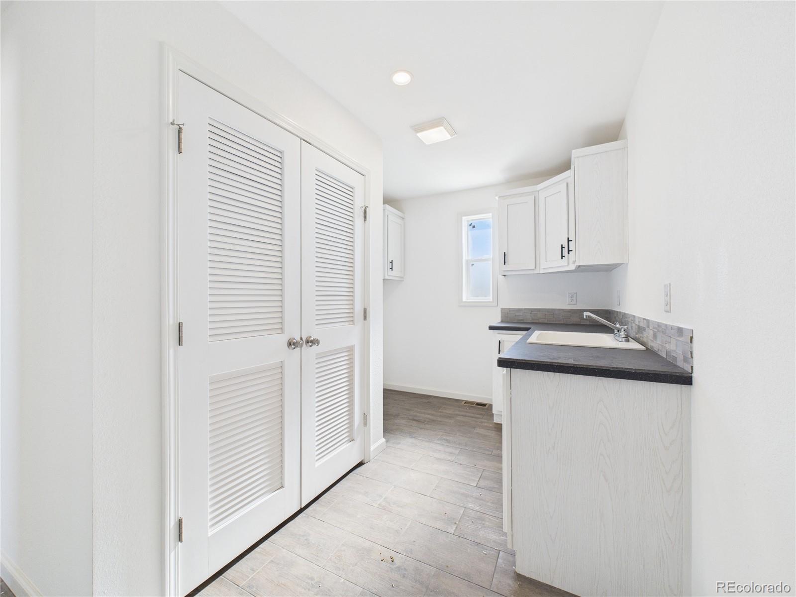 964 S Greenway Avenue