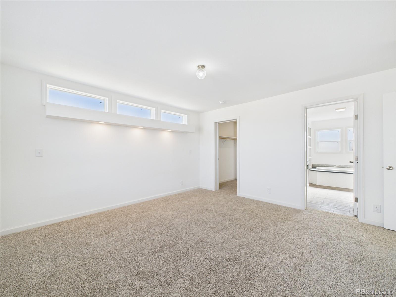 964 S Greenway Avenue