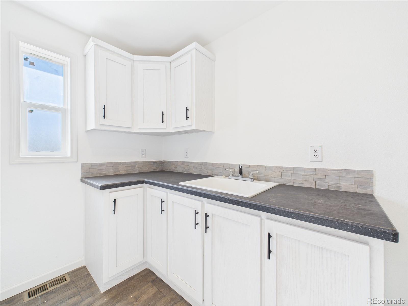 964 S Greenway Avenue