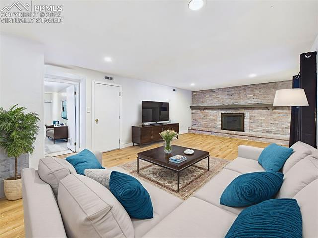 5040 Escapardo Way