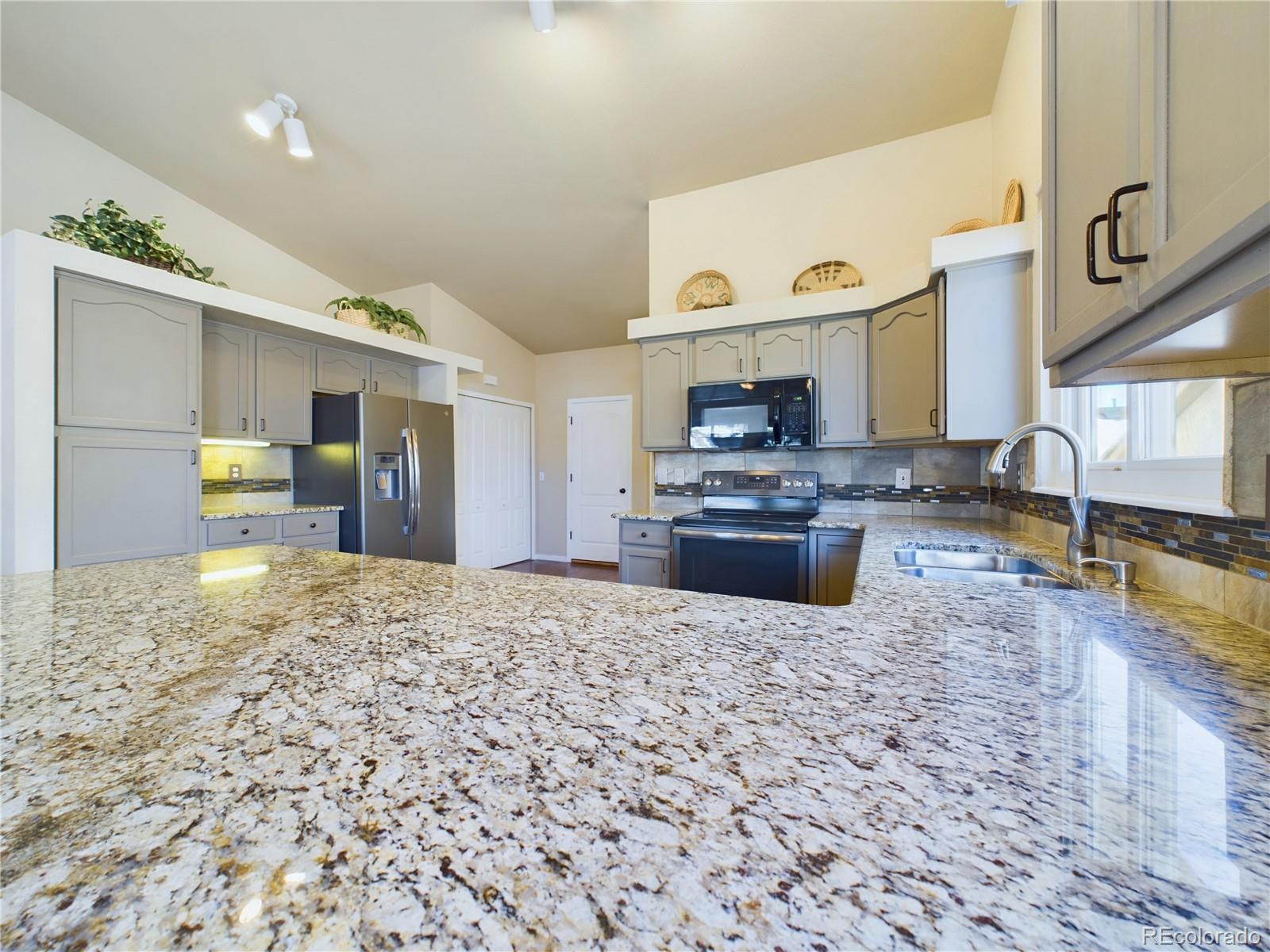 2048 Summerset Drive