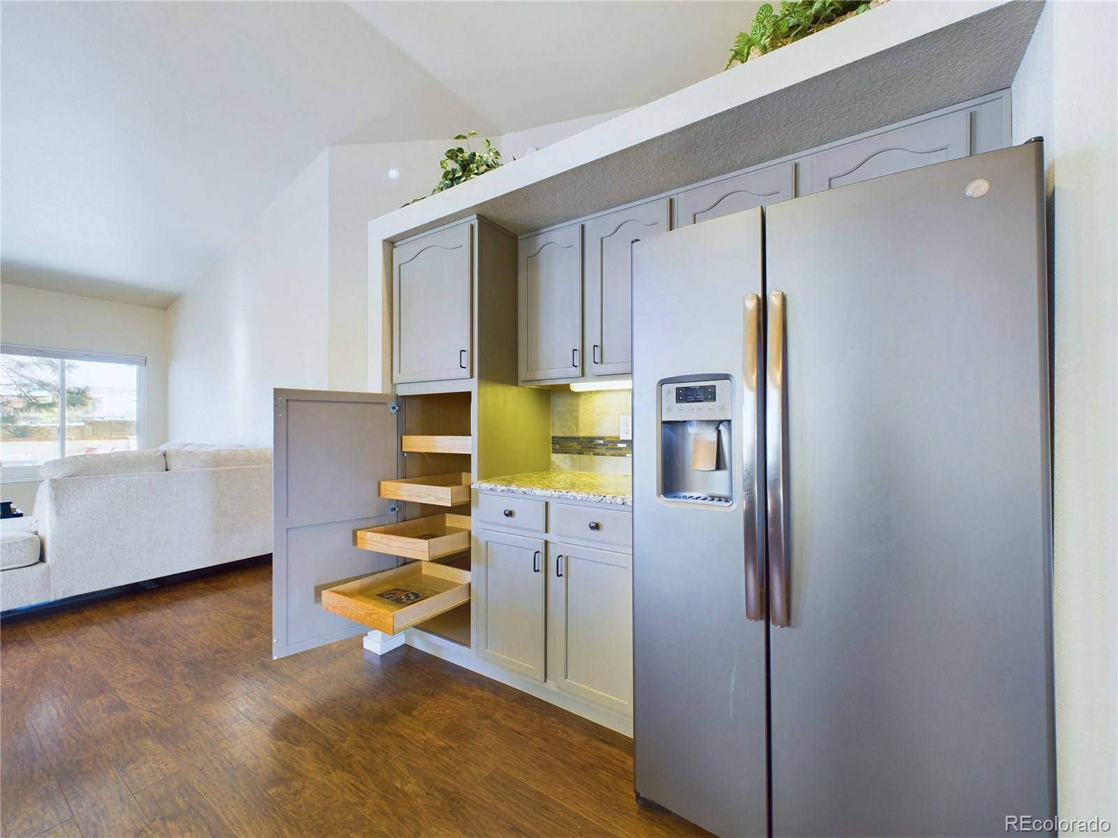 2048 Summerset Drive