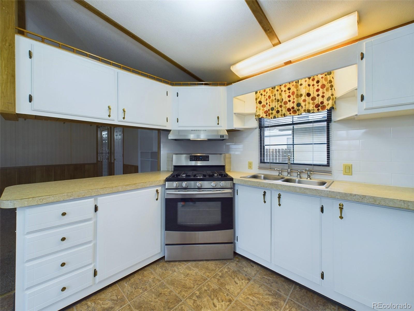 83 E Rolling Hills Drive