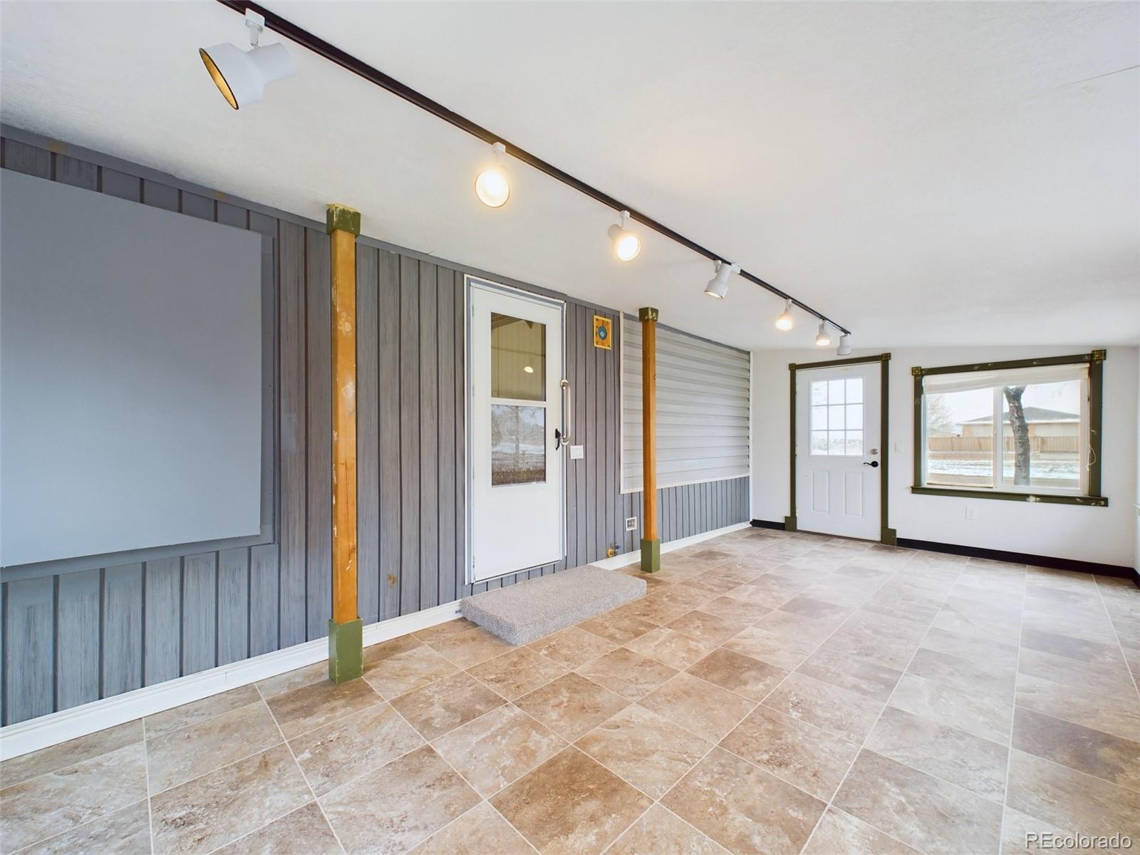 83 E Rolling Hills Drive