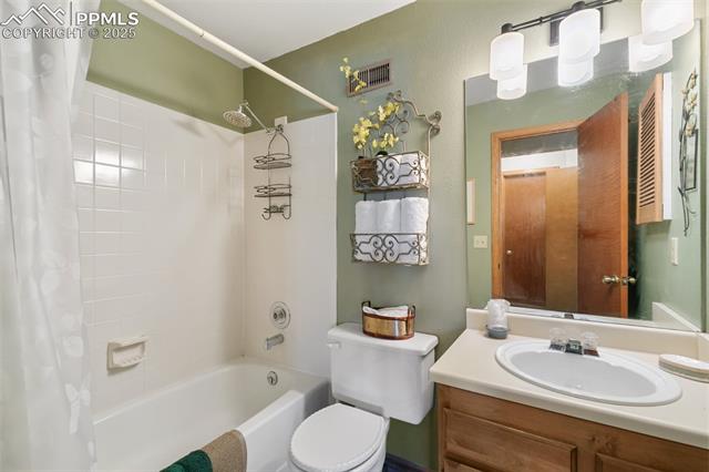 1045 Golden HIlls Road