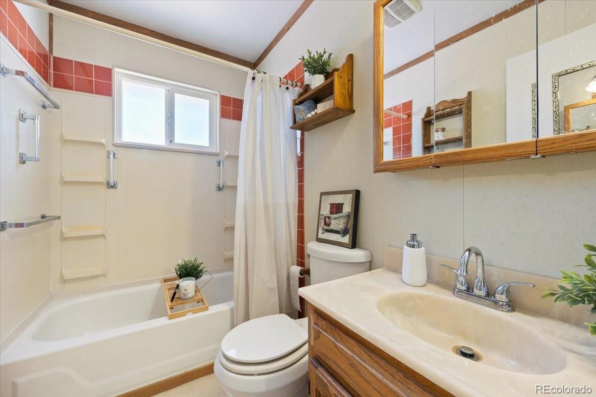 425 Columbine Street