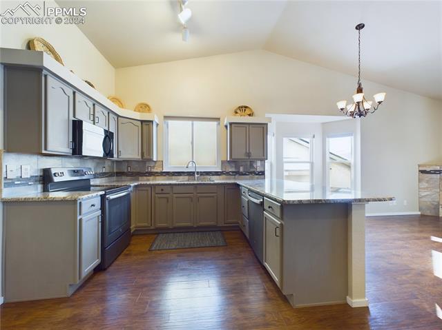 2048 Summerset Drive