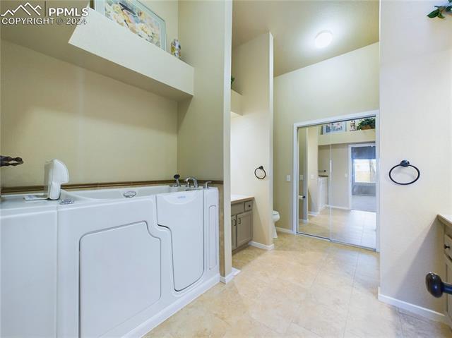 2048 Summerset Drive