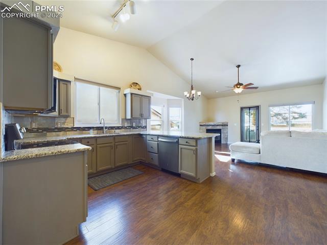 2048 Summerset Drive