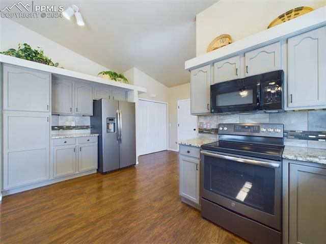 2048 Summerset Drive