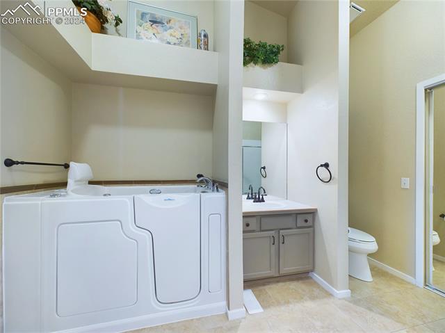 2048 Summerset Drive