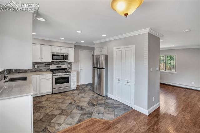 1939 Cadillac Avenue