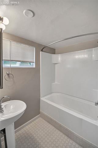 1939 Cadillac Avenue