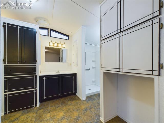 83 E Rolling Hills Drive