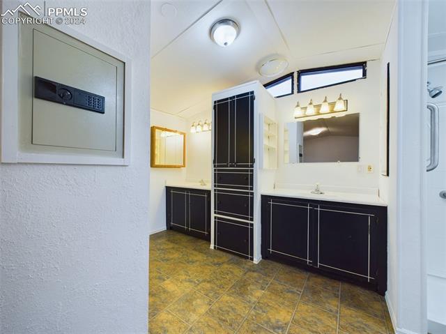 83 E Rolling Hills Drive