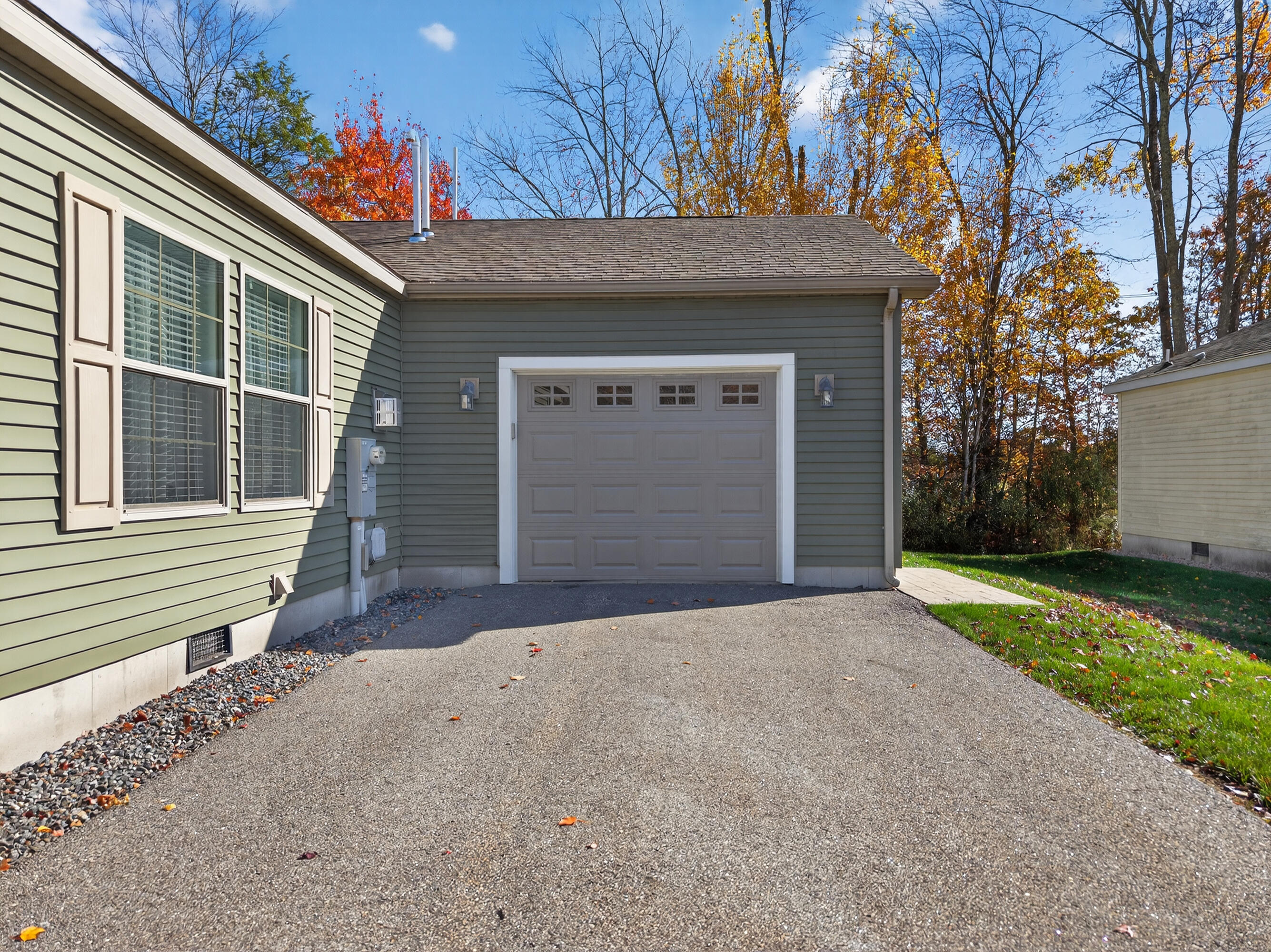 8 Caslyn Drive