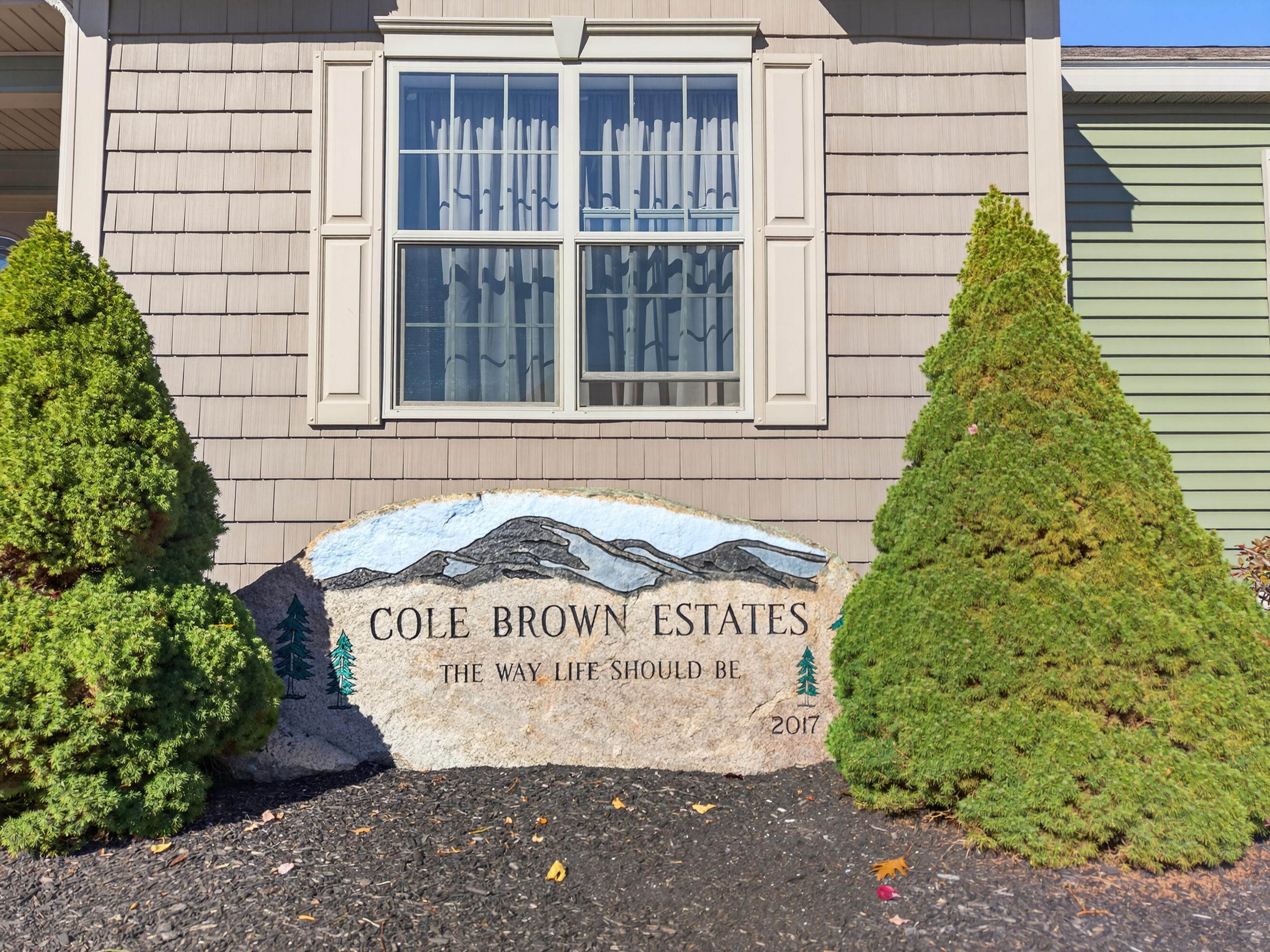 8 Caslyn Drive