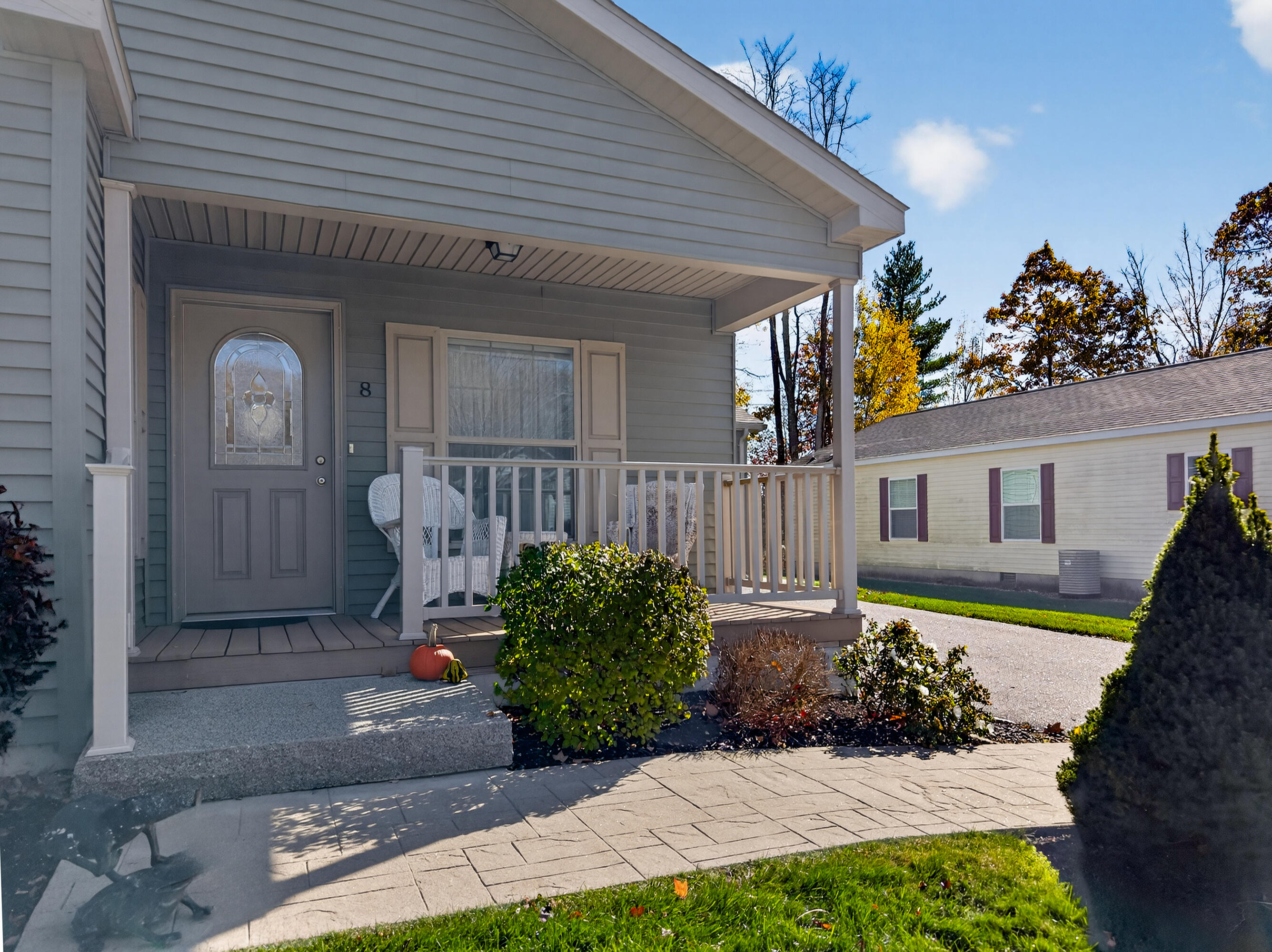 8 Caslyn Drive
