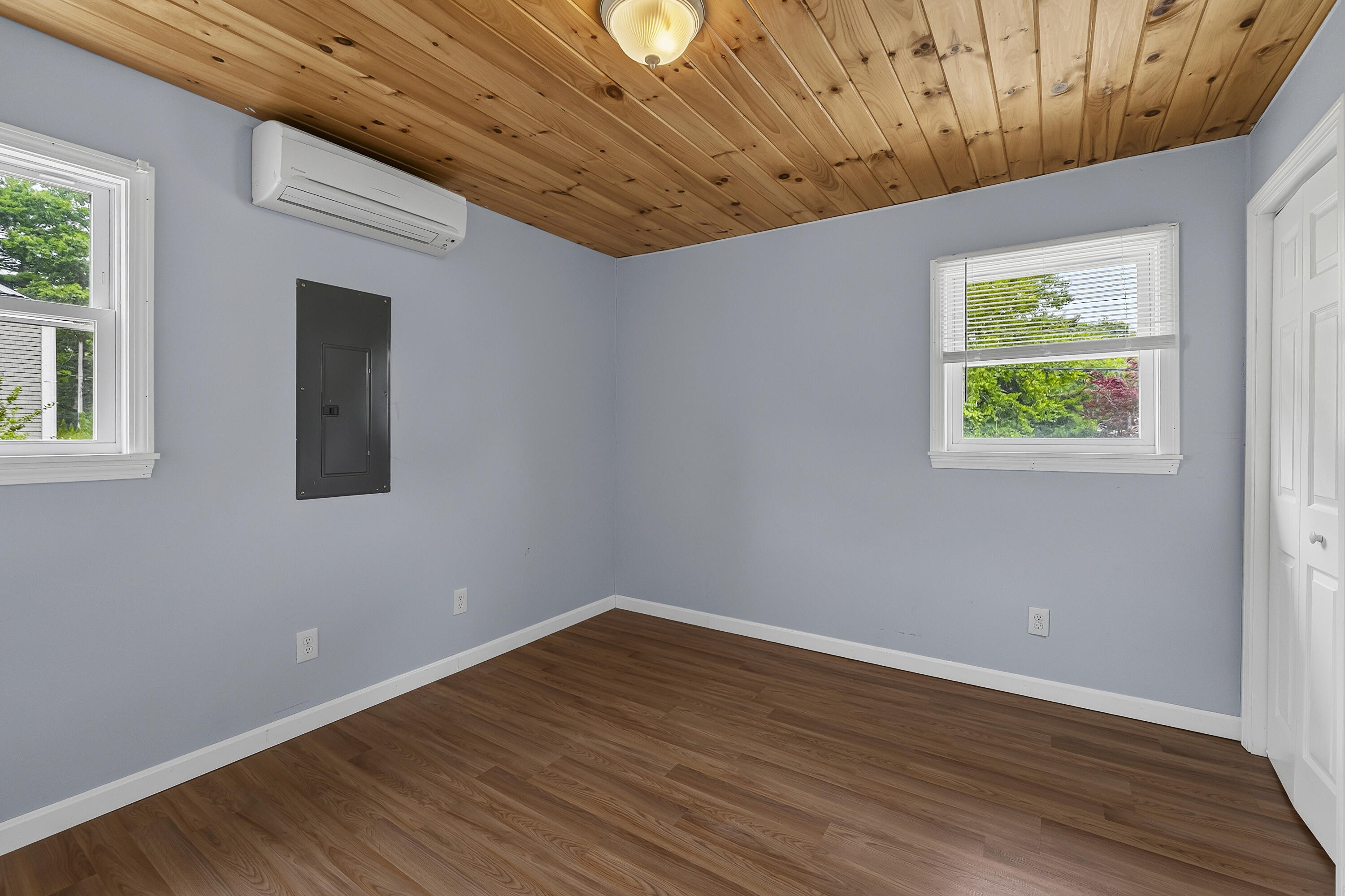 10 Oceanside Avenue W