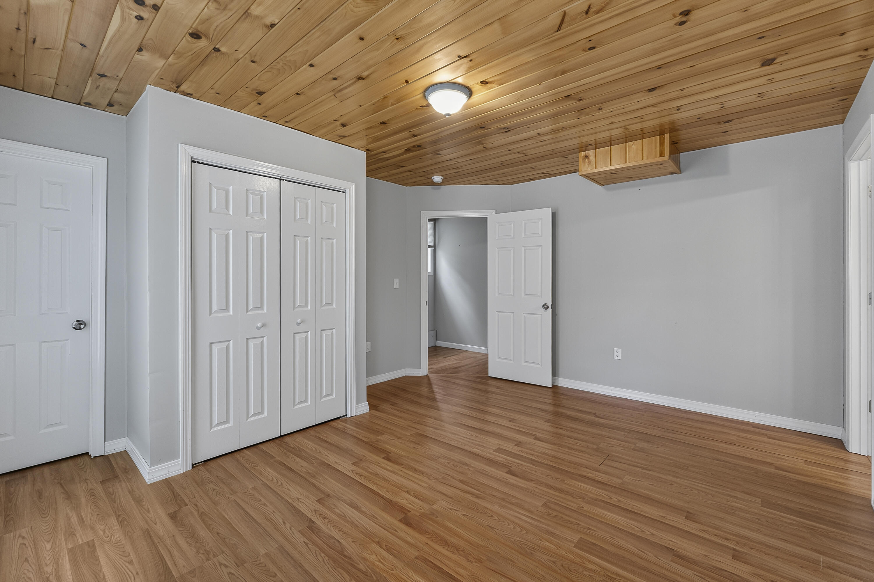 10 Oceanside Avenue W