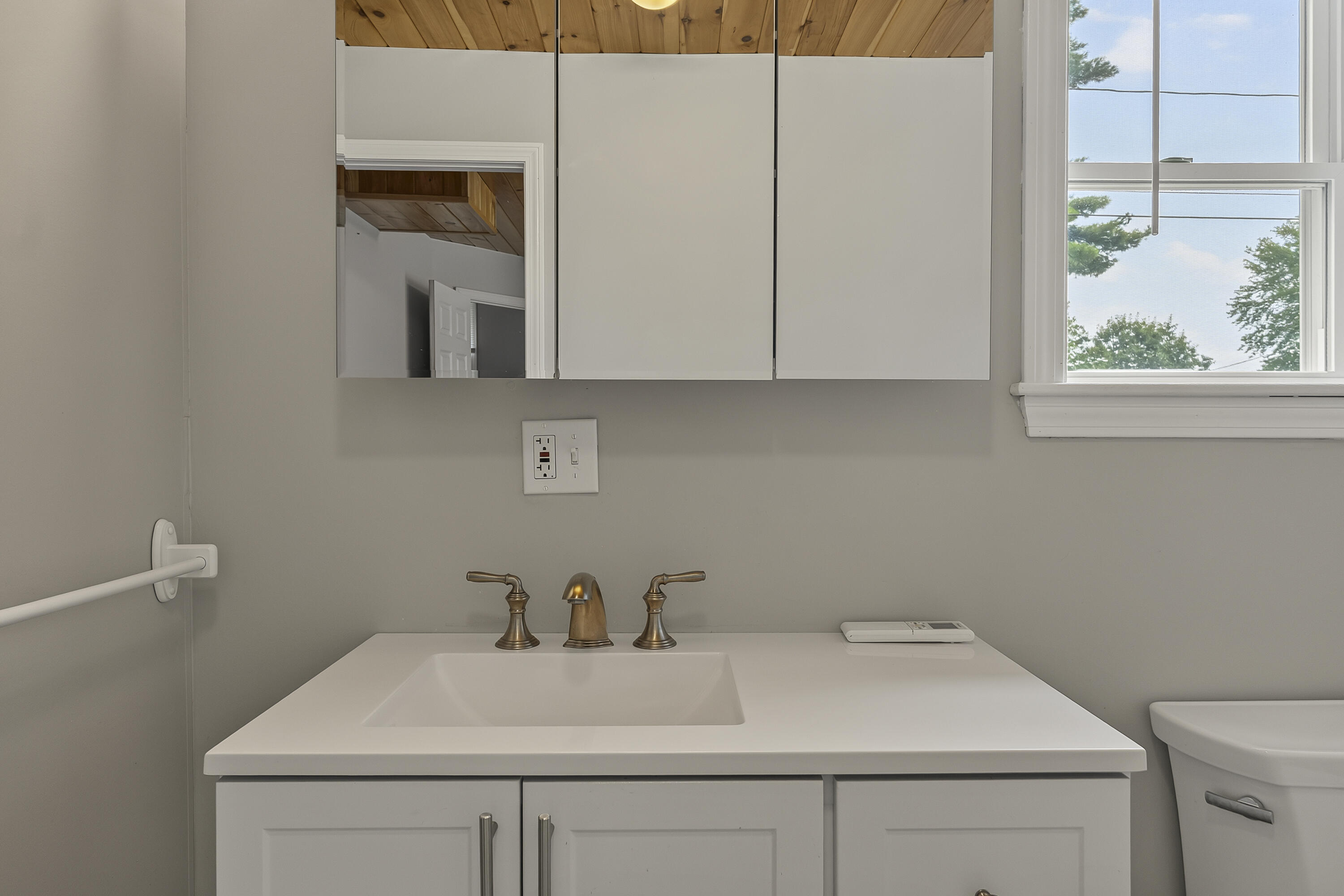 10 Oceanside Avenue W