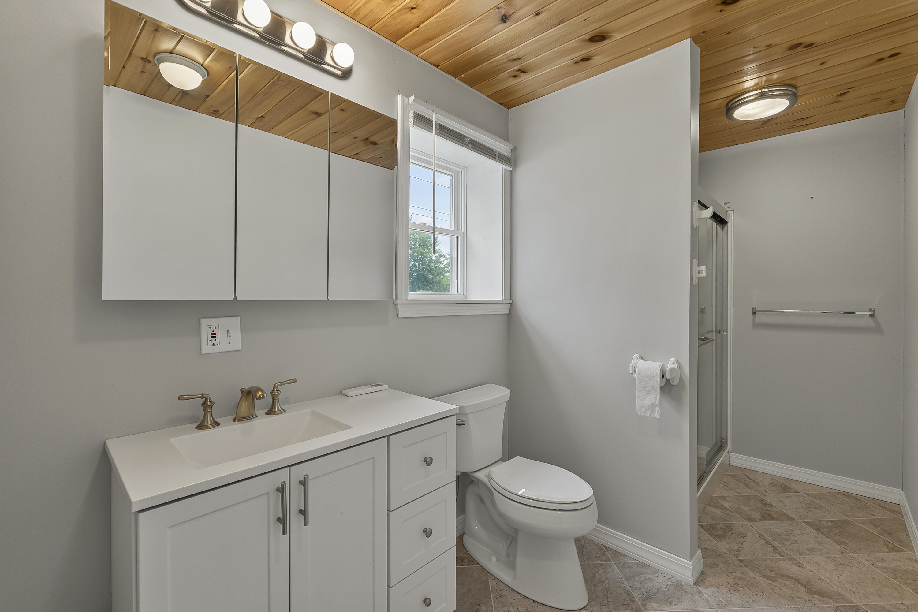 10 Oceanside Avenue W