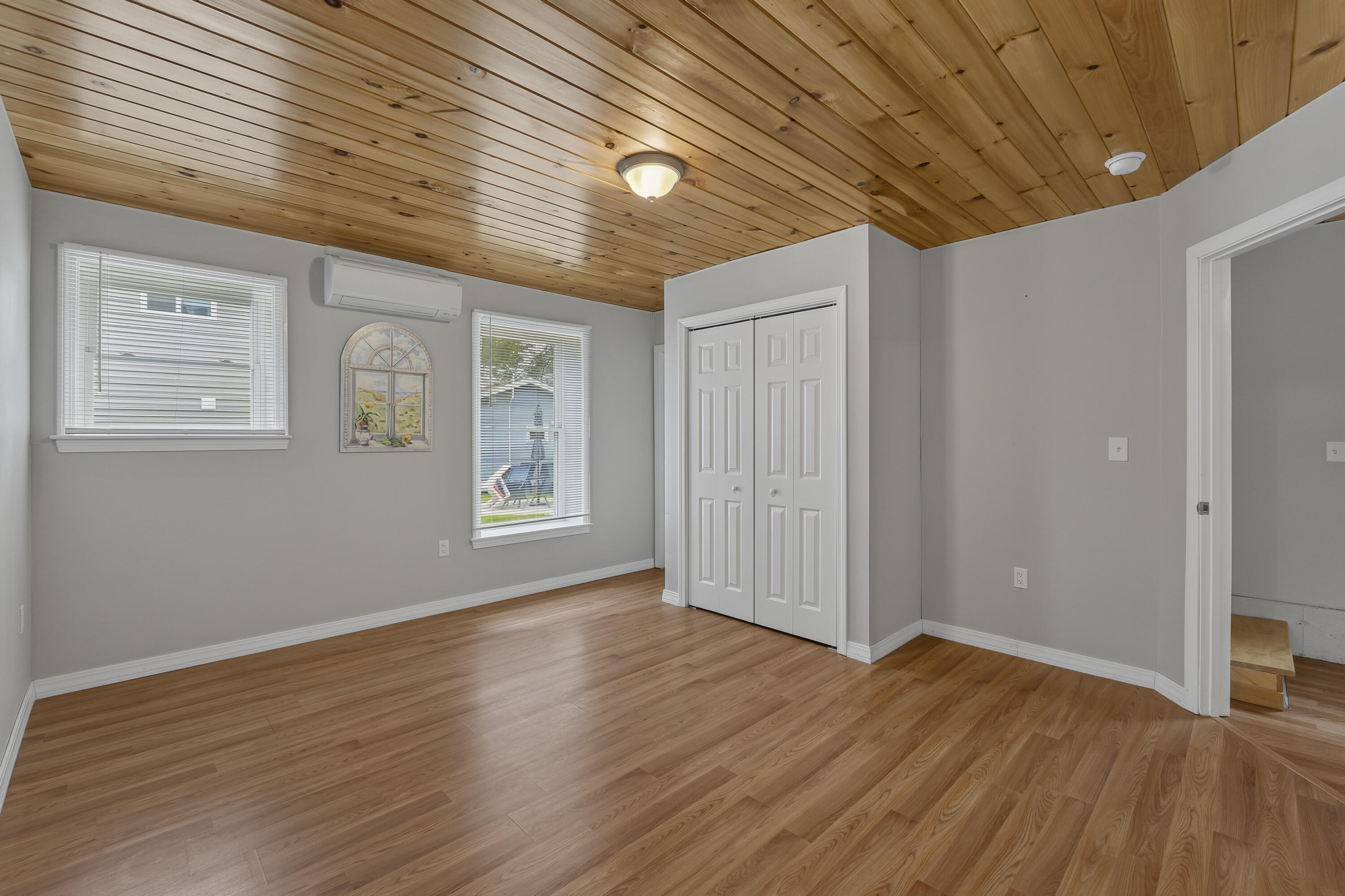 10 Oceanside Avenue W